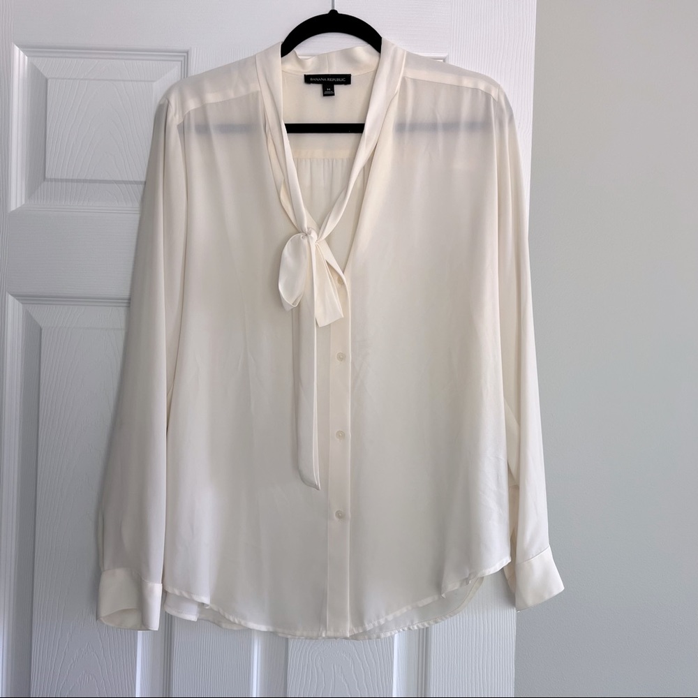 Medium banana republic blouse